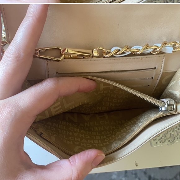 Chanel Precious Symbol - Picture 9 of 11